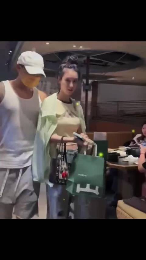 黄子韬徐艺荧幕反差萌引关注