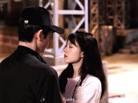 张凌赫赵今麦你俩亲嘴亲出虎牙来了