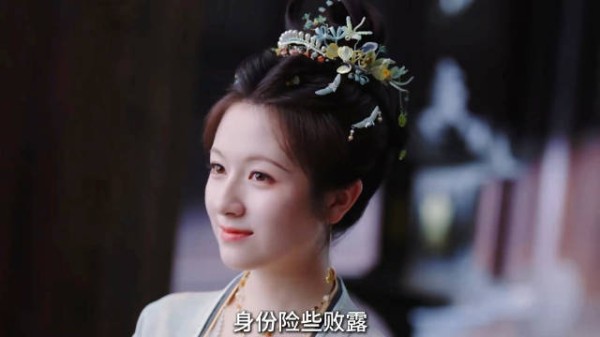 《朝雪录》今晚的预告全程高能，秦莞查案与旧日仇人碰面，身份险些败露