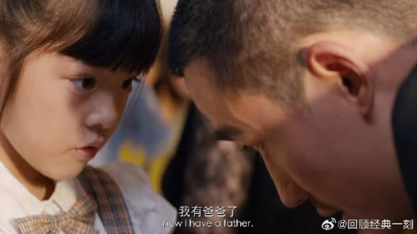 虽然她失去了外婆，但她有了一个很爱她的爸爸！