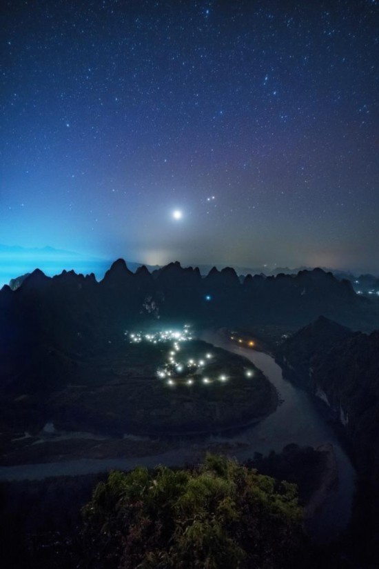 2022年4月5日，在广西桂林漓江第一湾拍摄的启明星。（王晋 摄）