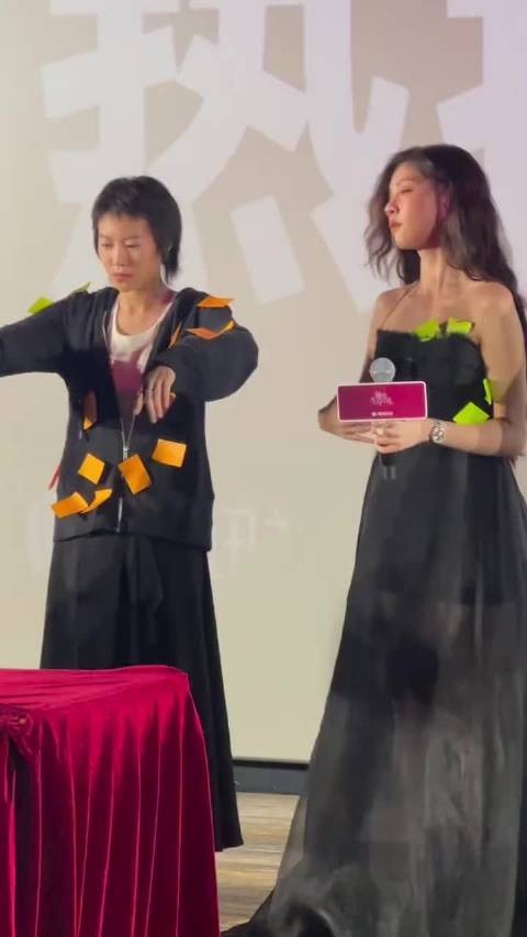 窦靖童宋妍霏同框剧宣