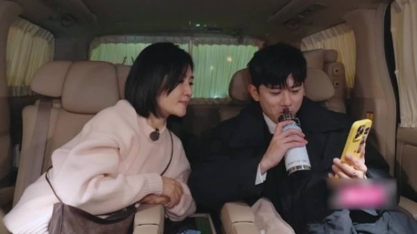 谢娜探班张杰演唱会笑称其不适合唱反调
