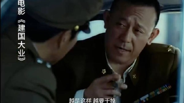 据说姜文这句脏话是他临场发挥的,当时把陈道明吓了一跳!最后这一段成了经典
