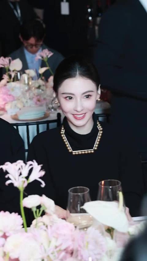 谁敢信张柏芝45岁了？美成啥样了都
