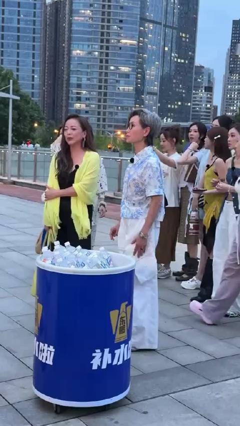 论穿搭，叶童的穿搭百分之90的女星都比不上她