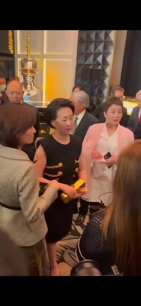 何超琼不简单，让赌王一家这么团结，赌王当年真没有选错接班人！