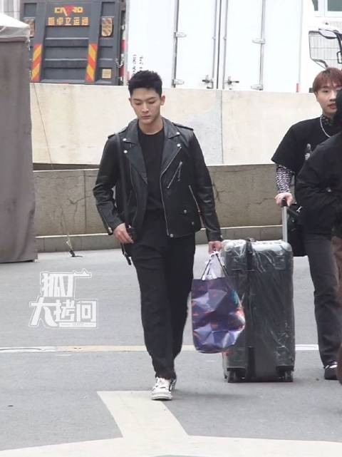 演员从正剧出圈到行业低迷，粉丝声援难改市场萎靡
