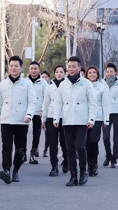 央视主持撒贝宁尼格买提妻子容貌出众