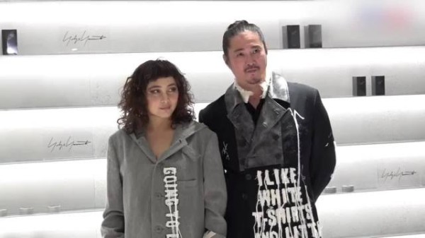 何超仪老公陈子聪再次病重，紧急赴美做手术，何超仪宣布停工陪伴