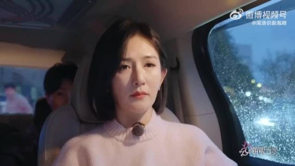 谢娜因未赶上张杰演唱会在后台大哭，丈夫温柔安抚