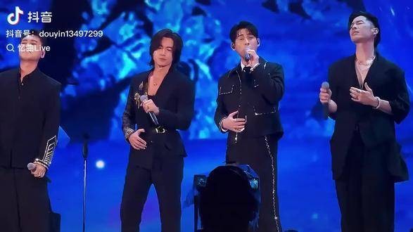 F4合体亮相五月天演唱会,阿信促成经典重聚