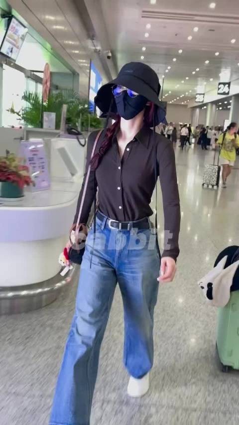 刘诗诗成都活动到达，又瘦了，太有气质了姐姐