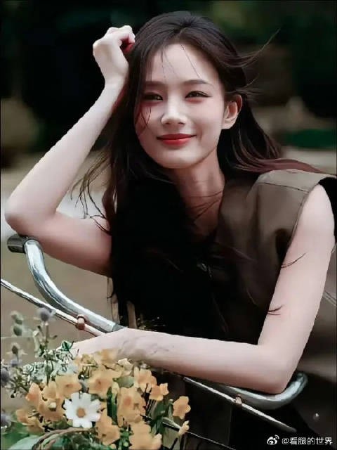 李一桐内娱颜值天花板,温柔甜美,笑起来太甜了