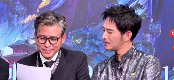 李乃文今天扫楼直播状态也太好了吧！哥还唱了美美桑内，好有意思啊！