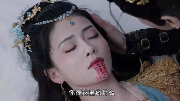 黎苏苏用仙髓换邪骨,倒在了澹台烬面前,太虐了