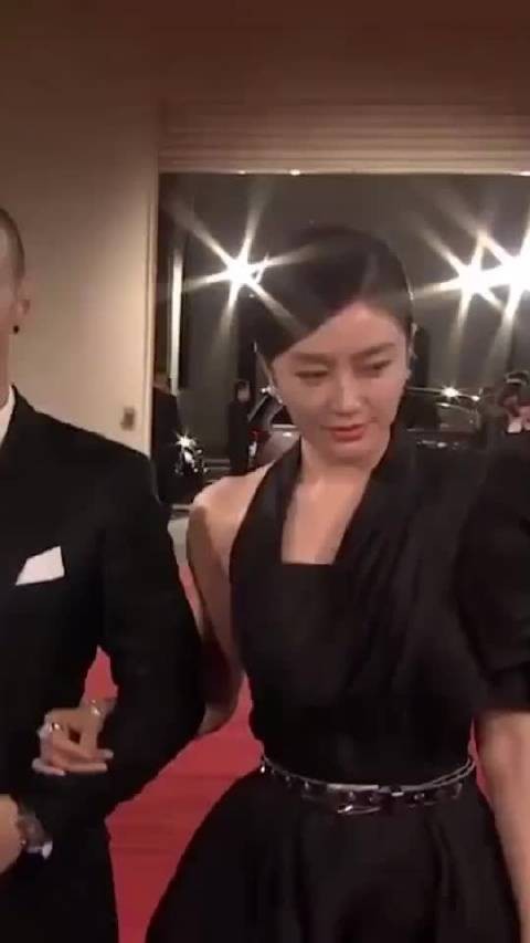 秦岚 曾苦恋黄晓明四年，黄却转身给了baby