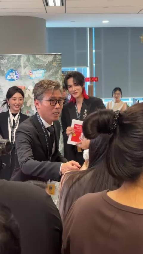 李乃文片场遭剧组调侃，五旬演员幽默应对