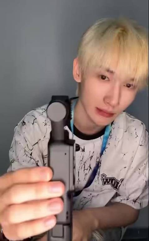 余宇涵嘟嘴的模样简直是直播间的一大亮点!