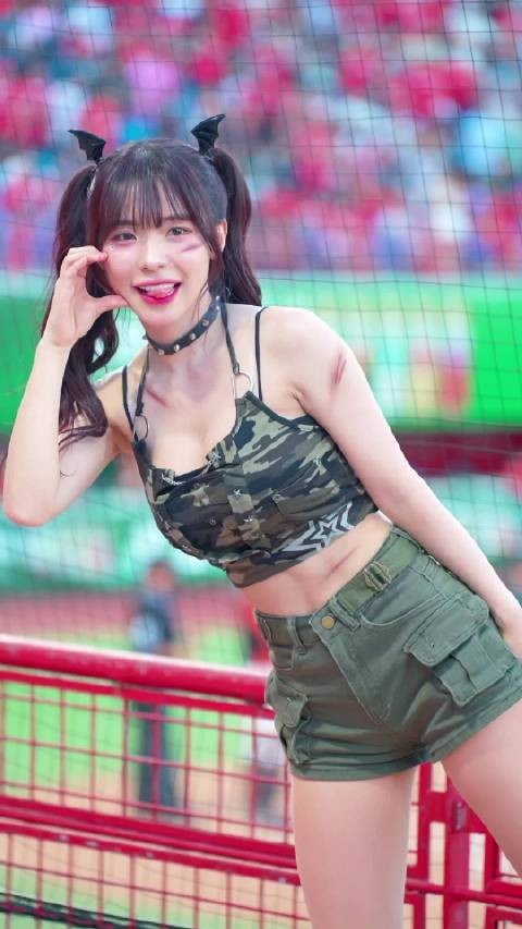 在台湾省上班的韩国拉拉队美女李多慧，蹦蹦跳跳真的是太可爱了