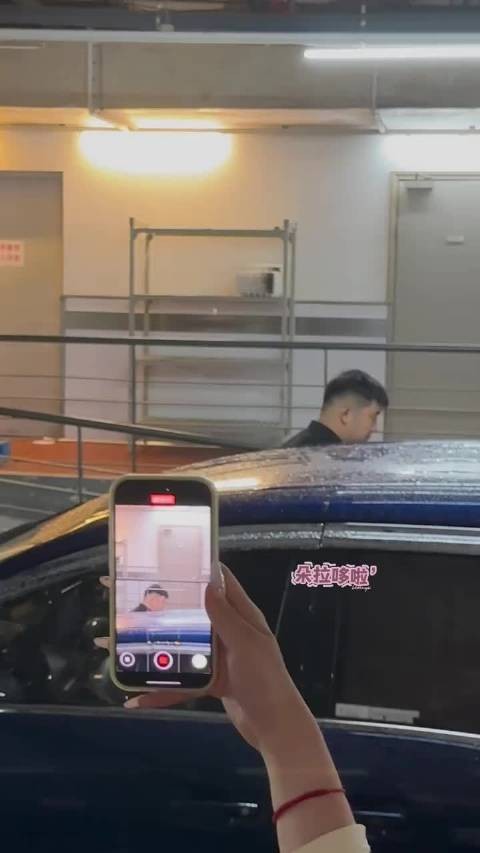 白礼帽小王子下班咯