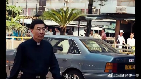 牧师看着老实本分，谁料竟是社区老大，乌鸦都怕他！