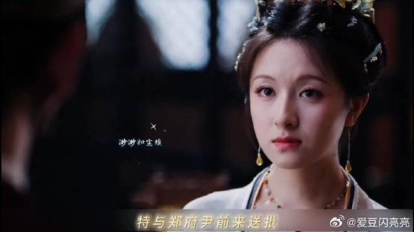 小情侣帮忙看哨，一看来人立马撒泼打滚，仗势欺人
