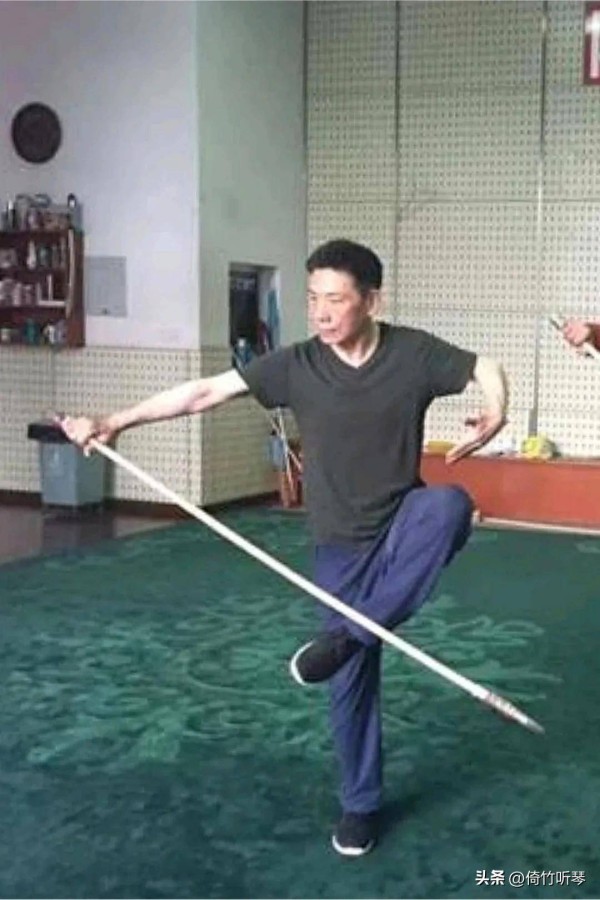 武戏传承见丹心，主动让奖励后生——张幼麟高风亮节，德艺双馨