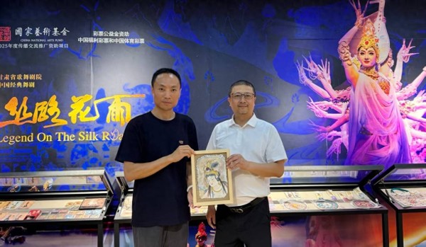 丹青映初心，丝路谱新章——甘肃省歌舞剧院张沛院长向中国红刊传媒黄光宇先生赠画纪实