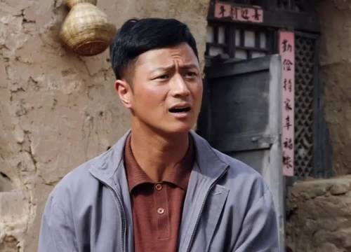 男人当年放走买来的媳妇，如今女孩成为千万总裁，回来报答男人当年的恩情