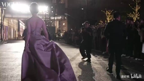刘亦菲Vogue红毯生图曝光压轴登场惊艳全场