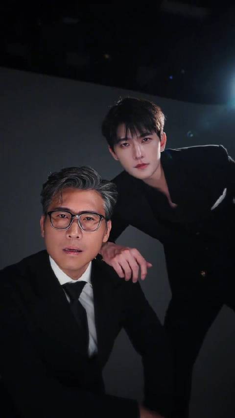 杨洋李乃文合拍抽象视频，网友调侃生抽遇老抽