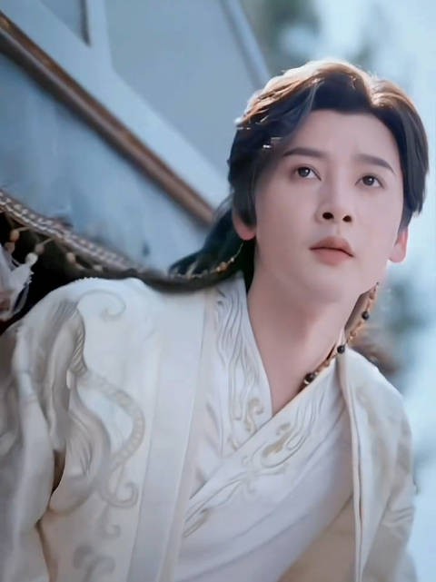 冯俊熙古装,恰如“陌上人如玉,公子世无双”,清雅俊逸