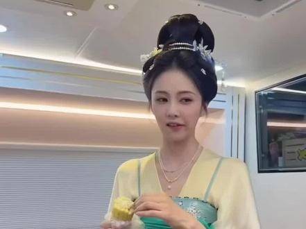 梦妍真是太可爱啦,期待更多精彩美照古装