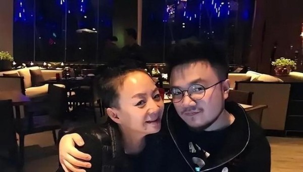 宋丹丹想不到！冠“宋”姓俩孙子，如今竟开始为她狠狠争光啦！