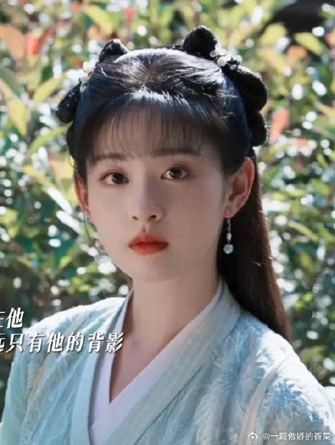 年少的时候真的不能遇见太惊艳的人，真的会一辈子都忘不掉