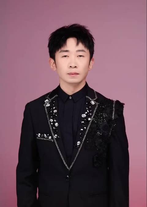 虽迟但到，杨迪的扫腿舞来了，直接拉成3米大柱子