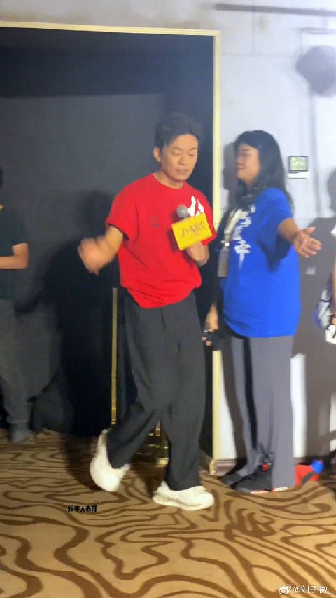 八角笼中 映后,宝强哥今天状态不错!
