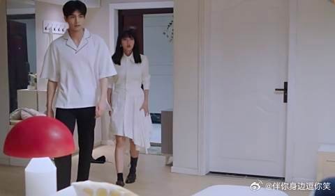 尖尖和月亮闹矛盾，气得狠咬凌霄，看着好疼啊