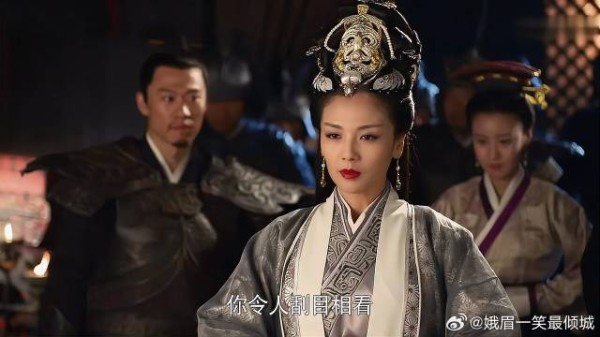 芈月刚拿到遗诏，芈姝就带人杀进来，还是慢了一步