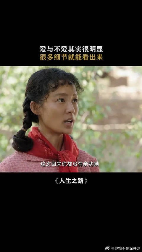 不爱的样子真的很明显，连拥抱都是嫌弃的