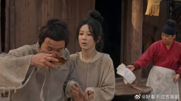 牡丹被发配军营后,还被恶人欺负,连口饭都吃不上!