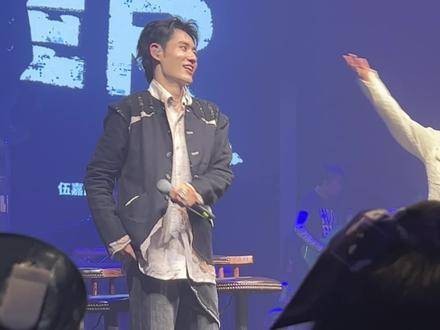 分享一位超级帅哥！大家好，我是仲夜阑，也是彭楚粤！
