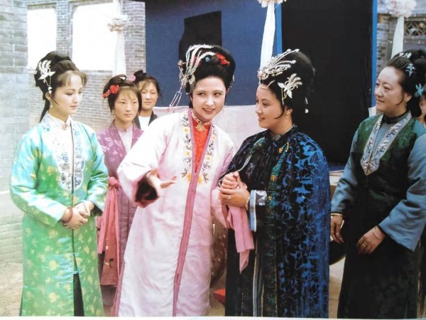 红楼梦：贾母为何同意贾赦在国孝家孝期间给贾琏纳妾？