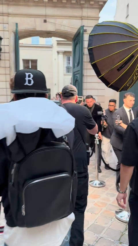 Kylie Jenner in custom Schiaparelli ，这身材太绝了