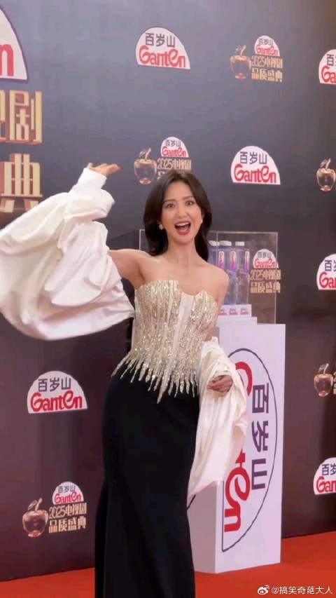 佟丽娅越来越美啦,感觉气血很足的样子!