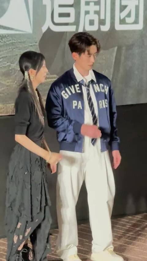 丞磊虽然不会跳舞但是他敢跳啊