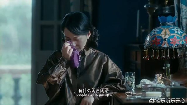 屋子里所有人都各怀鬼胎,姑妈和薇龙这段对话,太隐晦