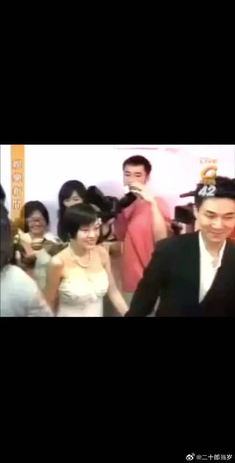 小S婚礼公证家人朋友媒体齐到场祝贺，场面温馨盛大