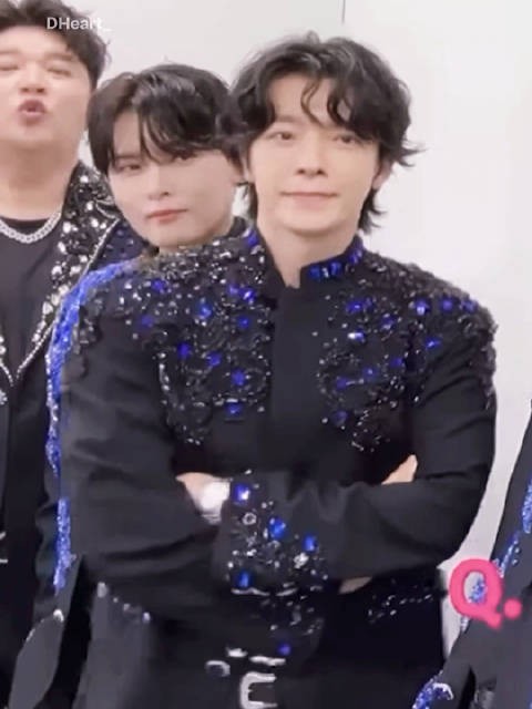 李东海创作才子 250808 Kstyle更新李东海 相关：得瑟小狗扭扭